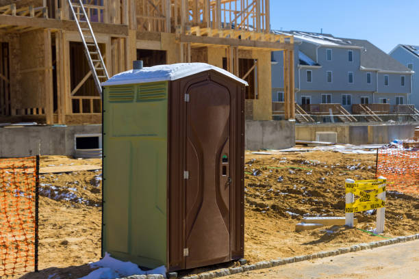 Porta potty delivery and setup in Oak Hills Place, LA